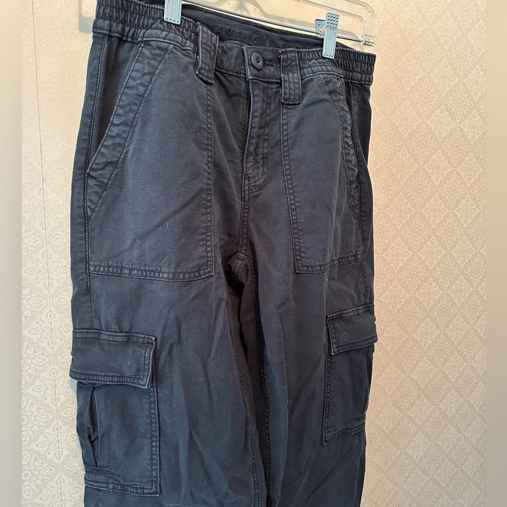 American Eagle Women’s Casual Cargo Pants sz 2 (dark blue, can pass as black)
